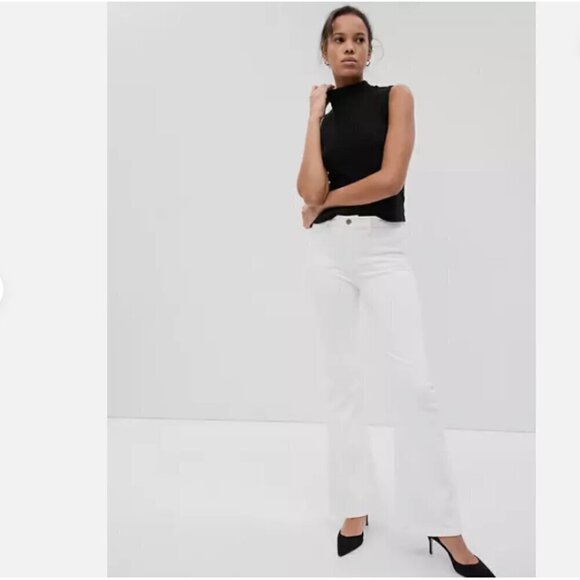 GAP High-Rise '70s Flare BOHO Optic White Y2k SOFT Jeans Size 32/14 - MSRP $90 - Picture 1 of 6